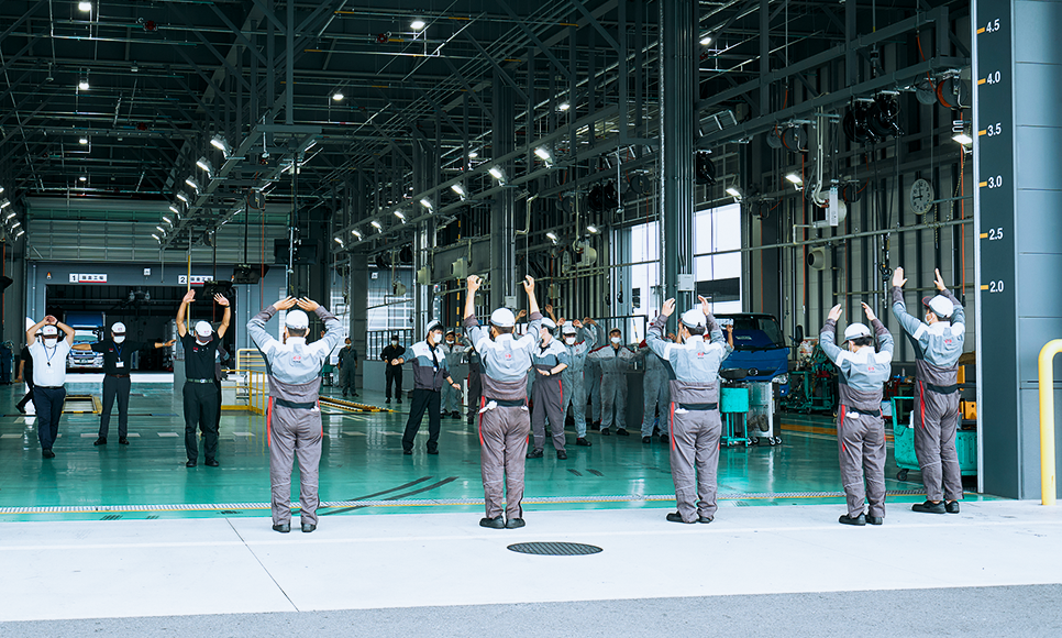 9:00 ［出社］上長の指示を受けて作業開始